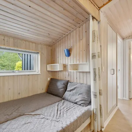 Classic Summer House 200 Meters From The Water, Nyaraló *